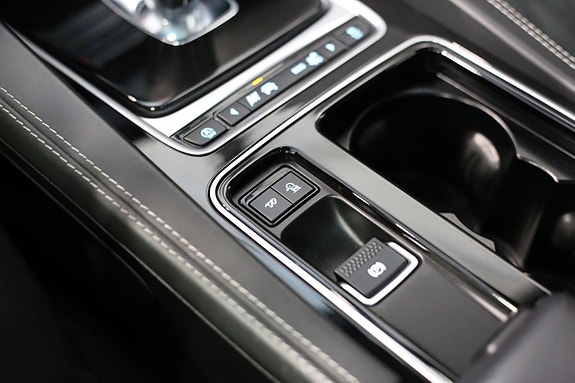 Jaguar F-PACE 27 of 30