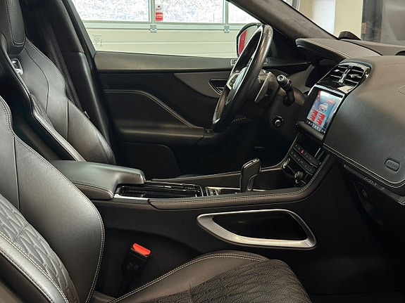Jaguar F-PACE 16 of 30