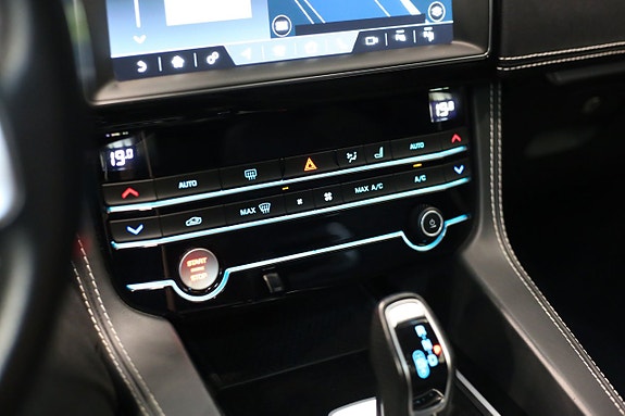 Jaguar F-PACE 24 of 30