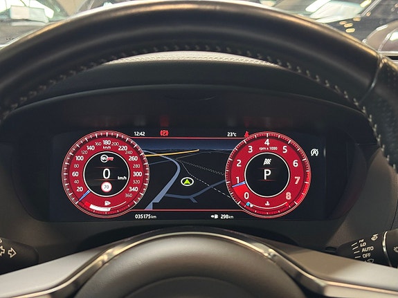 Jaguar F-PACE 21 of 30