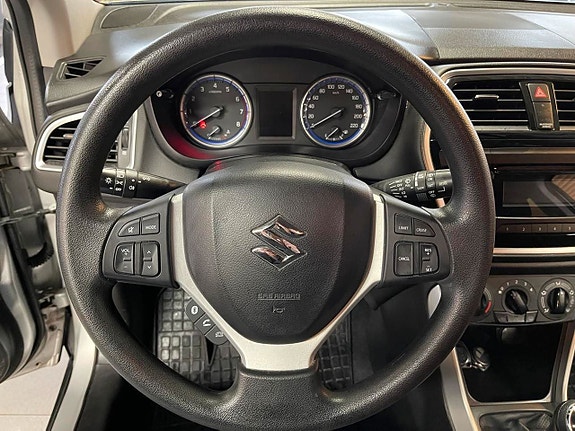 Suzuki SX4 S-Cross 10 of 12