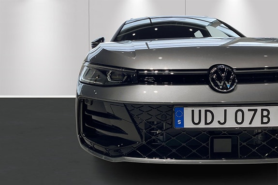 Volkswagen Passat 11 of 13
