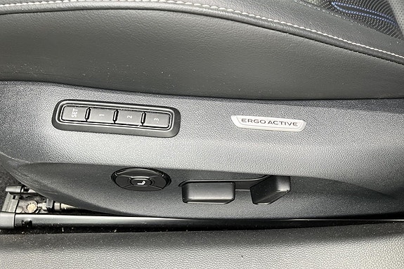 Volkswagen Passat 12 of 19