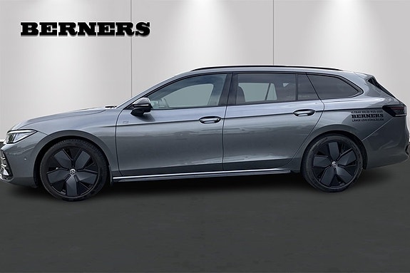 Volkswagen Passat 2 of 19
