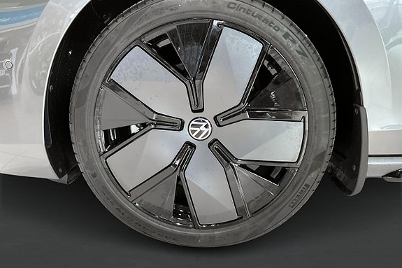 Volkswagen Passat 10 of 13