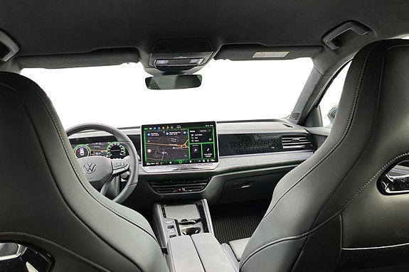 Volkswagen Passat 16 of 19