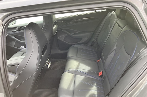 Volkswagen Passat 14 of 19