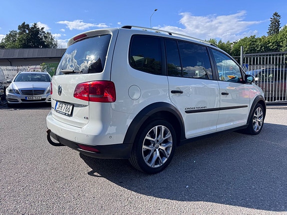 Volkswagen Touran Cross 4 of 5