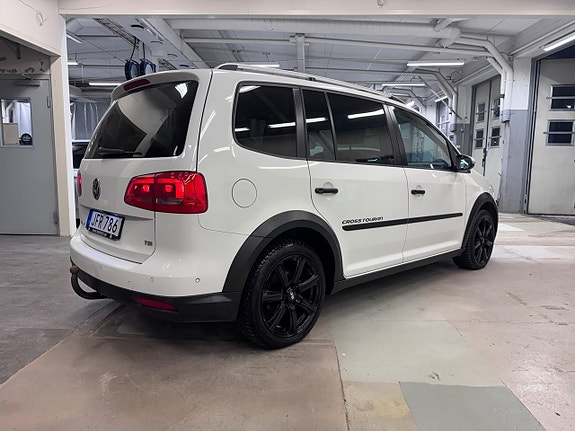 Volkswagen Touran Cross 17 of 17
