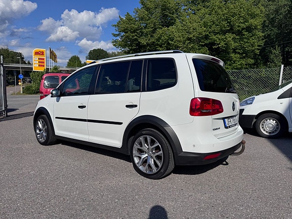 Volkswagen Touran Cross 3 of 5
