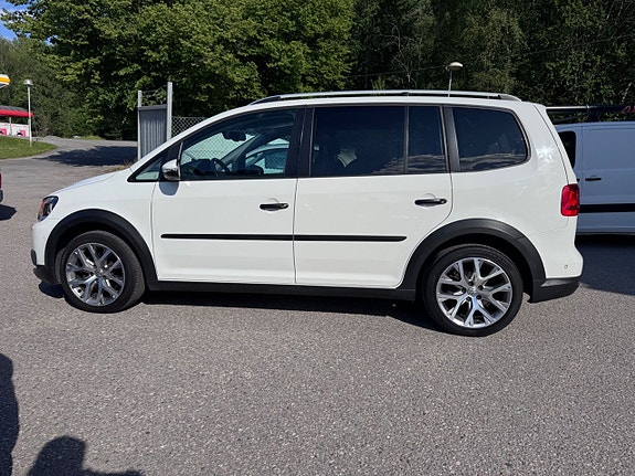 Volkswagen Touran Cross 5 of 5