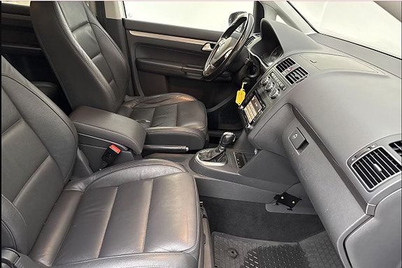 Volkswagen Touran Cross 7 of 17