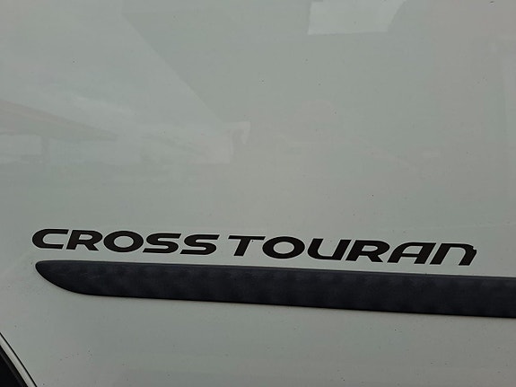 Volkswagen Touran Cross 15 of 17