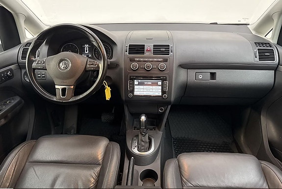 Volkswagen Touran Cross 6 of 17