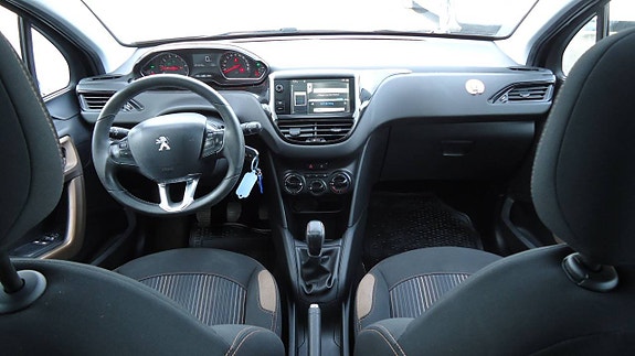 Peugeot 208 18 of 21