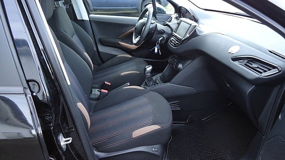 Peugeot 208 16 of 21