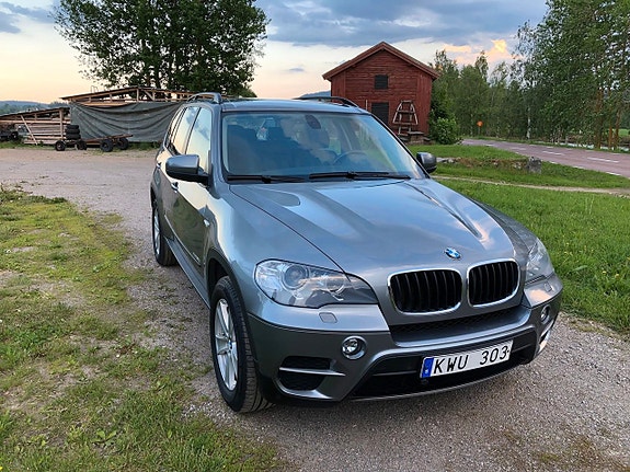 BMW X5 2 of 5