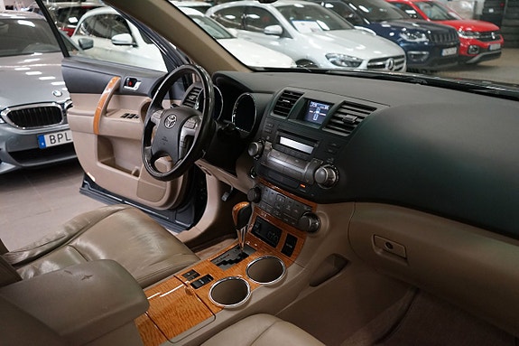 Toyota Highlander 13 of 23