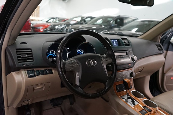 Toyota Highlander 11 of 23