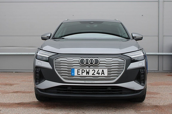 Audi Q4 e-tron 4 of 17