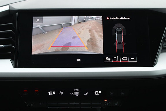 Audi Q4 e-tron 10 of 17