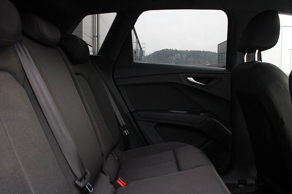 Audi Q4 e-tron 8 of 17