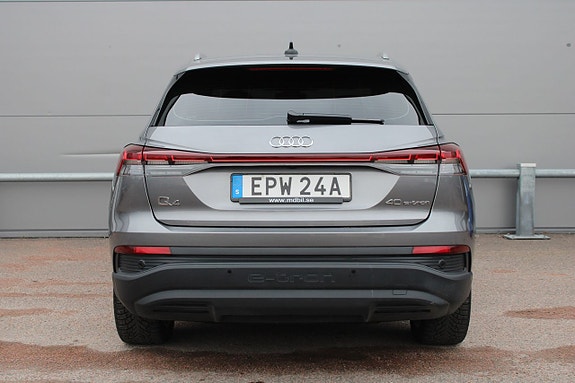 Audi Q4 e-tron 5 of 17