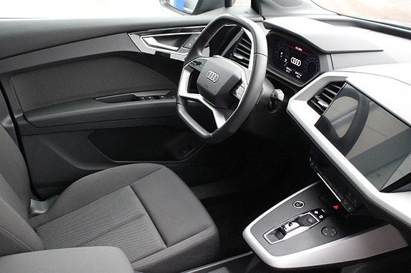 Audi Q4 e-tron 6 of 17