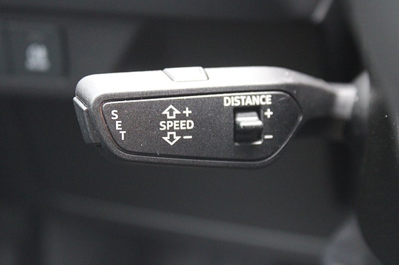 Audi Q4 e-tron 12 of 17