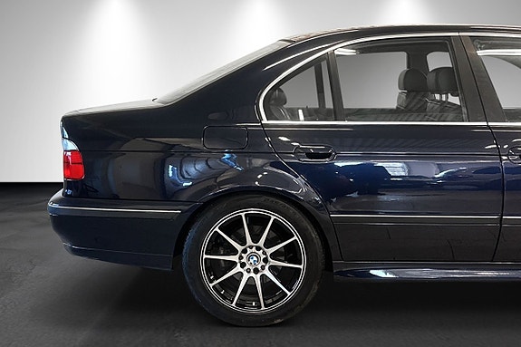 BMW 540d 3 of 5