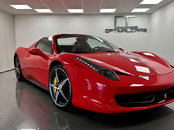 Ferrari 458 Spider 2 of 15