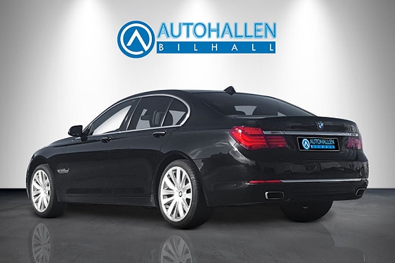 BMW 740d 4 of 5