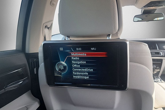BMW 740d 10 of 12