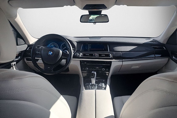 BMW 740d 8 of 12