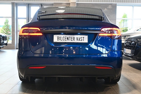 Tesla Model X 4 of 5