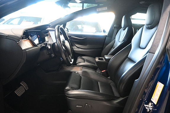 Tesla Model X 8 of 27