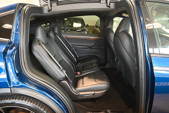 Tesla Model X 14 of 27