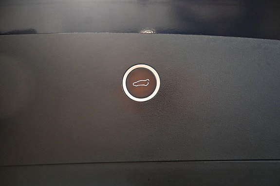 Tesla Model X 16 of 27