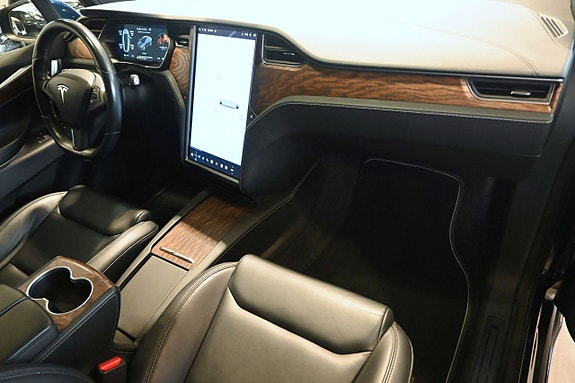 Tesla Model X 10 of 27
