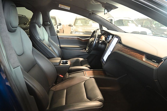Tesla Model X 11 of 27