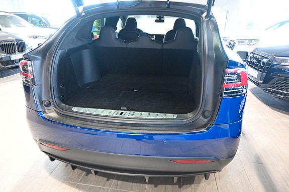 Tesla Model X 15 of 27