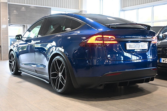 Tesla Model X 3 of 5
