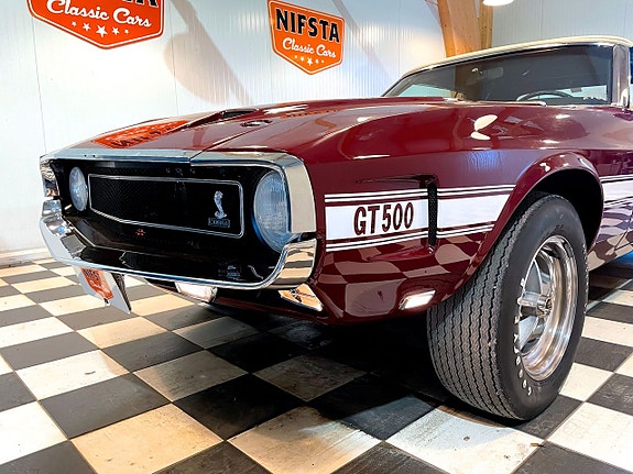 Ford Mustang 2 of 5