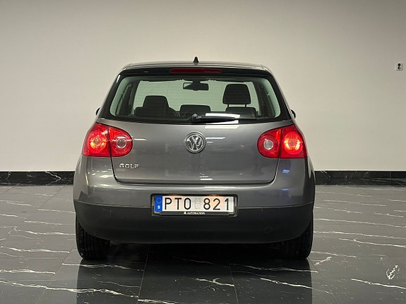 Volkswagen Golf V 5 of 17