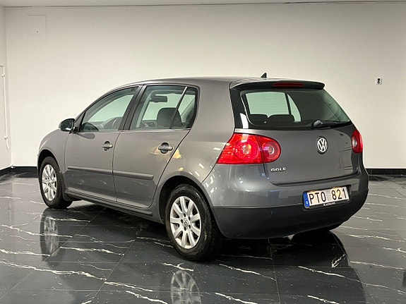 Volkswagen Golf V 6 of 17