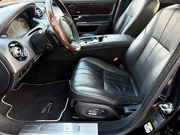 Jaguar XJ 5 of 8