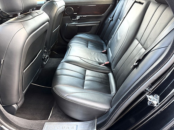 Jaguar XJ 6 of 8