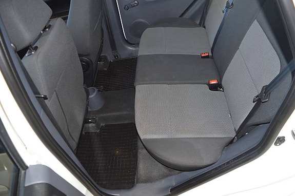 Mitsubishi Colt 17 of 20