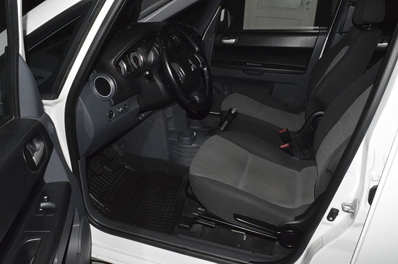 Mitsubishi Colt 14 of 20