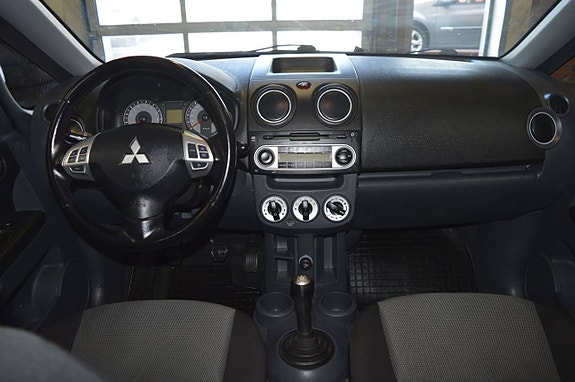 Mitsubishi Colt 18 of 20